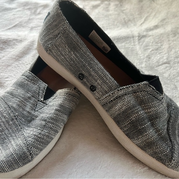 TOMS gray slip-ons, size 8.5 - Picture 6 of 6